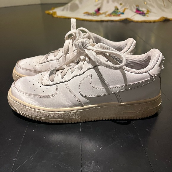 Nike Air Force 1 Sneakers | White | Size 5.5 Youth / Women’s 7 - Picture 2 of 6